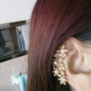 Flower earcuff